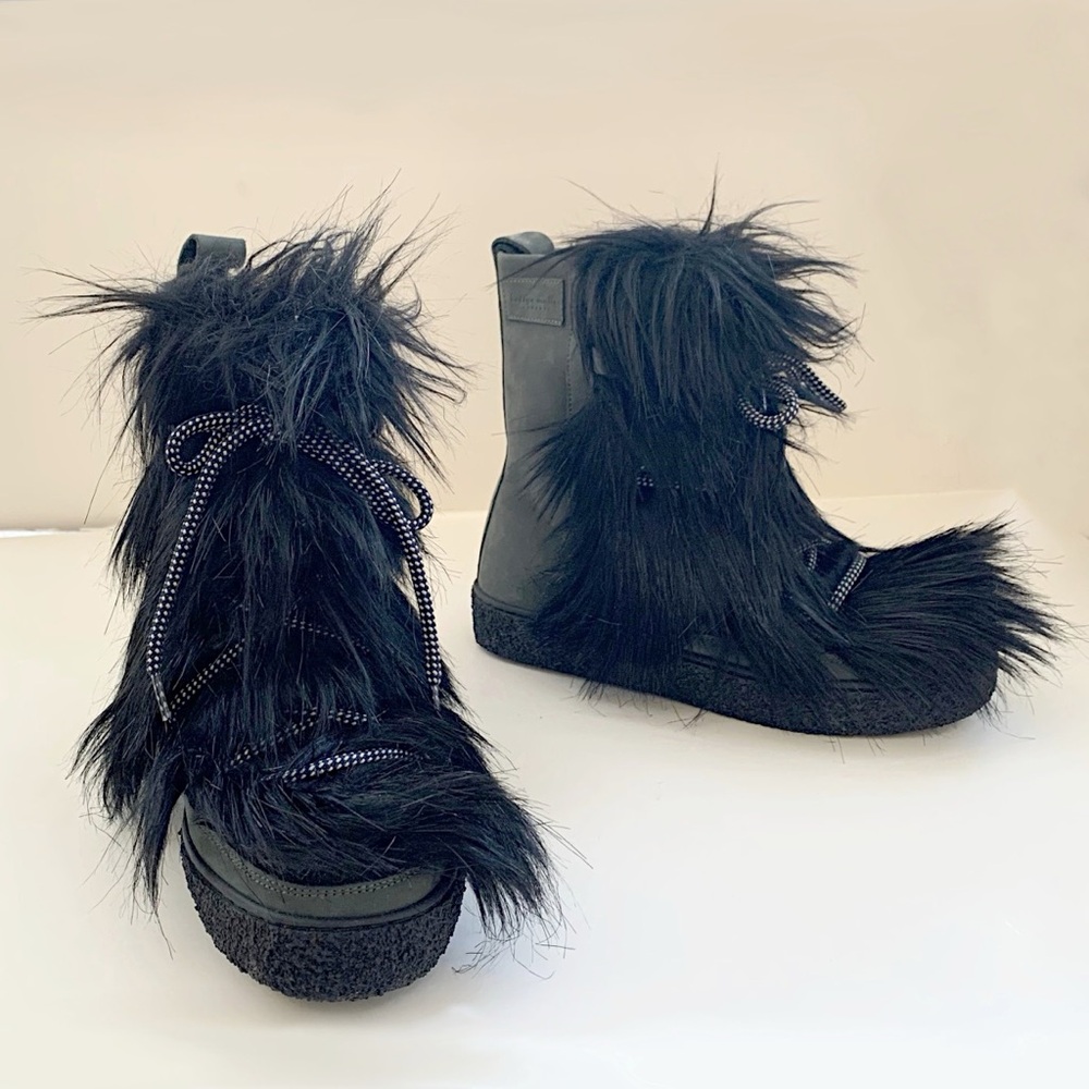 Nubuck and Faux Mongolian Lamb Fur Apres Ski Bootie. Never used!
